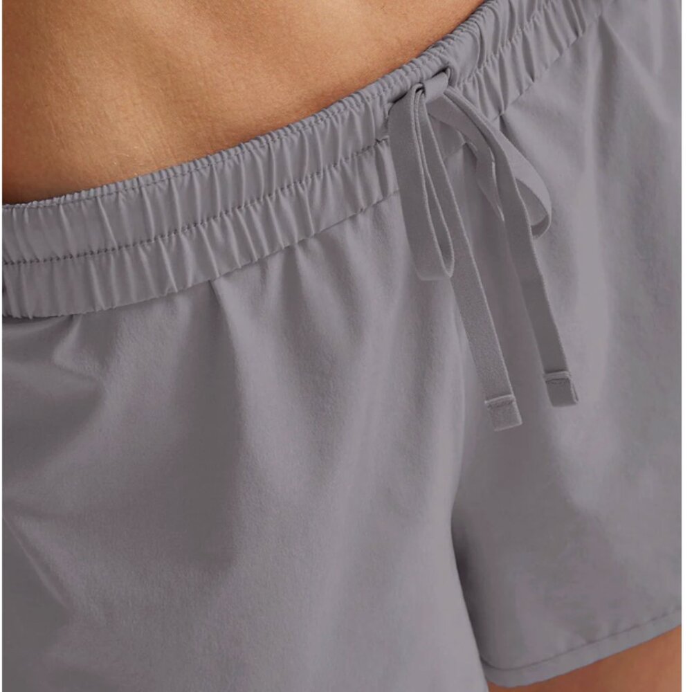 BEYOND YOGA - Stretch Woven In Stride Lined Shorts - Cloud Grey - Large - Picture 4 of 10